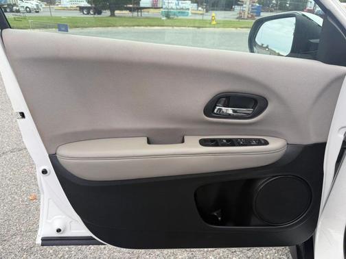 White Orchid Pearl 2016 Honda HR-V LX