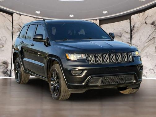 Diamond Black Crystal Pearlcoat 2021 Jeep Grand Cherokee Laredo