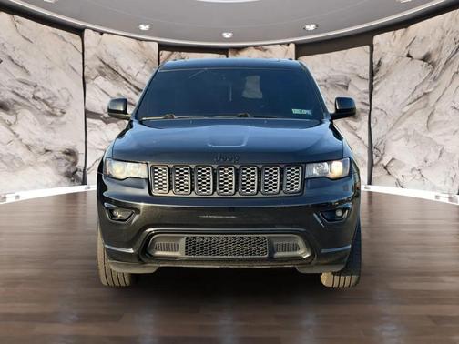 Diamond Black Crystal Pearlcoat 2021 Jeep Grand Cherokee Laredo