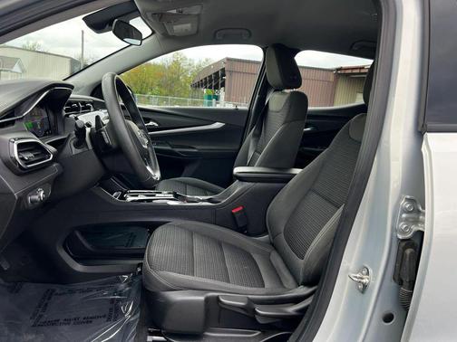 Silver Flare Metallic 2023 Chevrolet Bolt EUV FWD LT