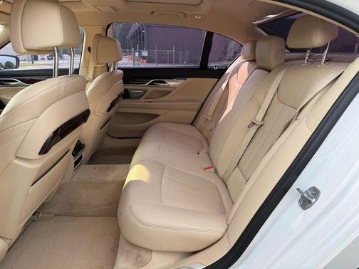Mineral White Metallic 2019 BMW 740 740i Sedan 4D