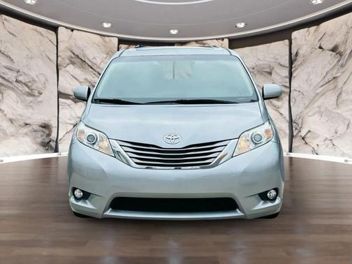 2017 Toyota Sienna XLE