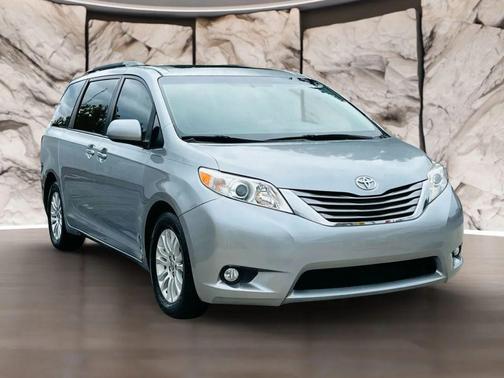 2017 Toyota Sienna XLE