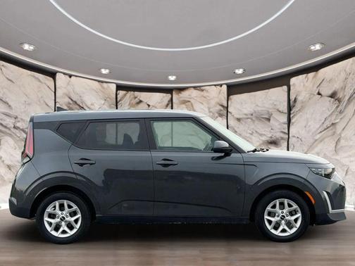 Gravity Gray 2023 Kia Soul LX