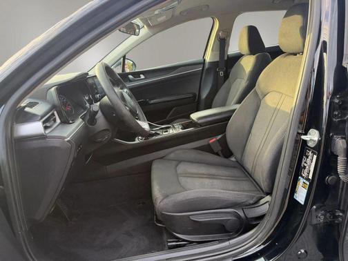 Ebony Black 2022 Kia K5 LXS