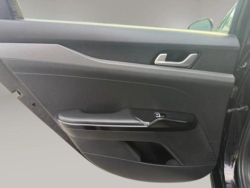 Ebony Black 2022 Kia K5 LXS
