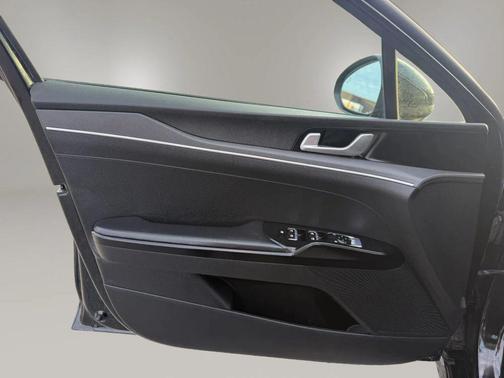 Ebony Black 2022 Kia K5 LXS