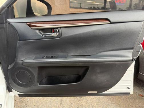 Starfire Pearl 2013 Lexus ES 350 Base