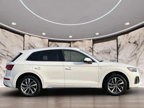 2022 Audi Q5 45 S line Premium Plus