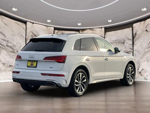 2022 Audi Q5 45 S line Premium Plus