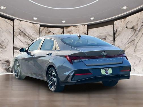Fluid Metal 2024 Hyundai ELANTRA SEL