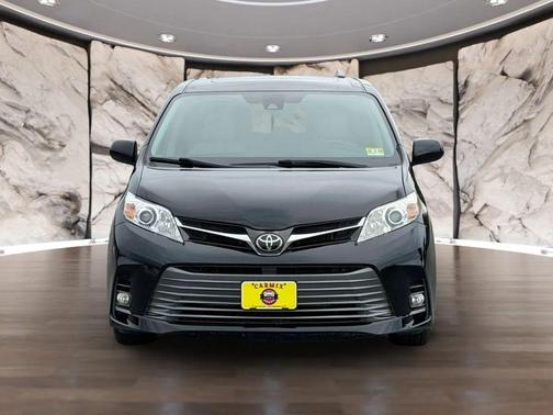 Midnight Black Metallic 2018 Toyota Sienna XLE