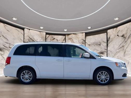 White Knuckle Clearcoat 2019 Dodge Grand Caravan SXT