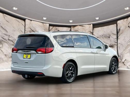 Luxury White Pearlcoat 2020 Chrysler Pacifica Touring L