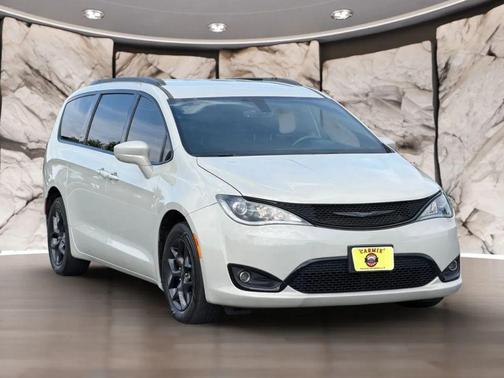 Luxury White Pearlcoat 2020 Chrysler Pacifica Touring L