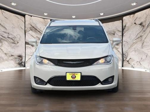 Luxury White Pearlcoat 2020 Chrysler Pacifica Touring L