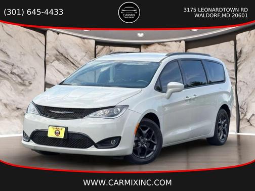 Luxury White Pearlcoat 2020 Chrysler Pacifica Touring L