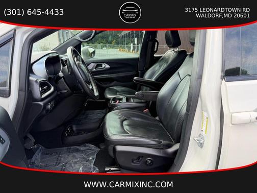 Luxury White Pearlcoat 2020 Chrysler Pacifica Touring L