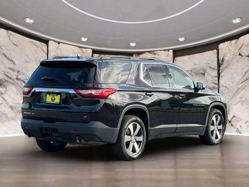 Mosaic Black Metallic 2019 Chevrolet Traverse LT Leather