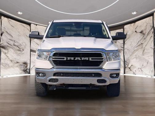 Bright White Clearcoat 2019 RAM 1500 Big Horn