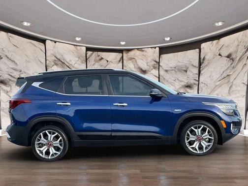 Dark Ocean Blue/Black Roof 2021 Kia Seltos SX Turbo