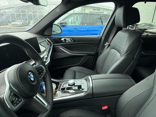 2024 BMW X5 M60i
