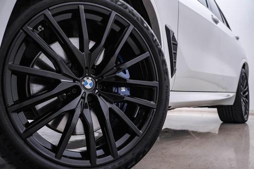 2024 BMW X5 M60i