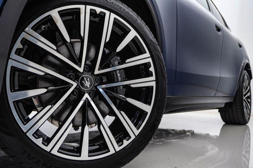 Blu Modena Metallic 2025 Maserati Grecale Modena