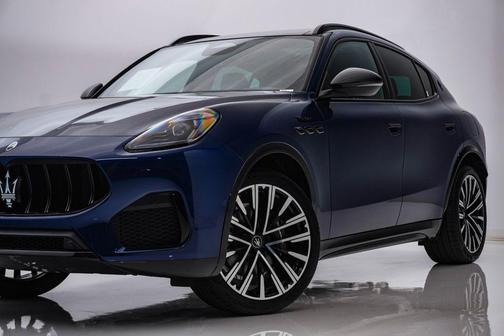 Blu Modena Metallic 2025 Maserati Grecale Modena