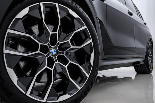 Black Sapphire Metallic 2026 BMW X7 xDrive40i