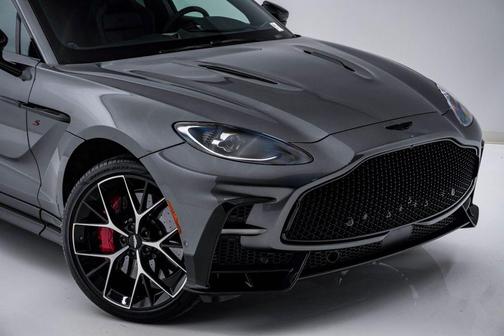 Magnetic Silver 2026 Aston Martin DBX S