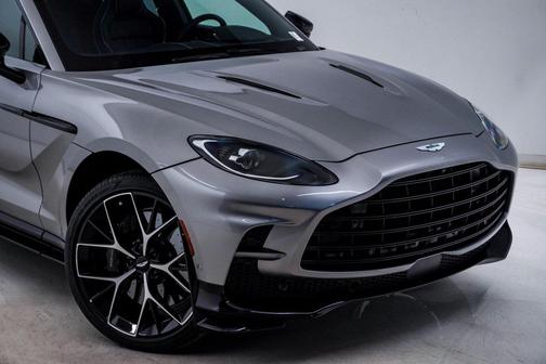2025 Aston Martin DBX 707