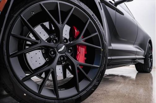 2025 Aston Martin DBX 707