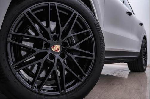 2024 Porsche Cayenne Base