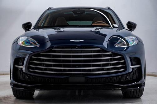 2025 Aston Martin DBX 707