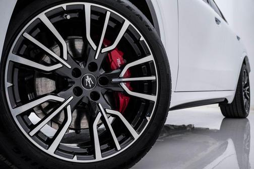 Bianco 2023 Maserati Grecale Modena