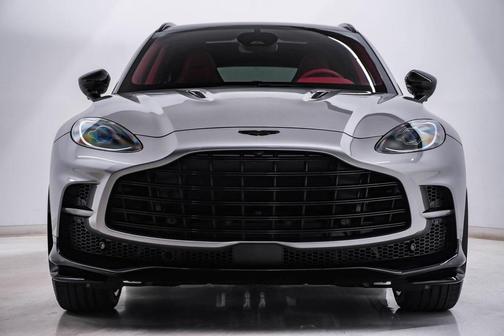 2025 Aston Martin DBX 707