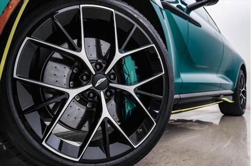 2025 Aston Martin DBX 707
