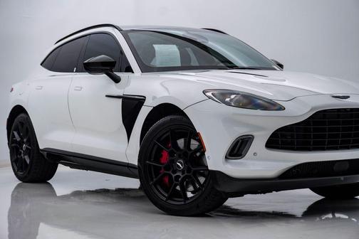 Lunar White 2021 Aston Martin DBX V8