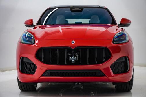 Devil Orange Metallic 2026 Maserati Grecale Modena