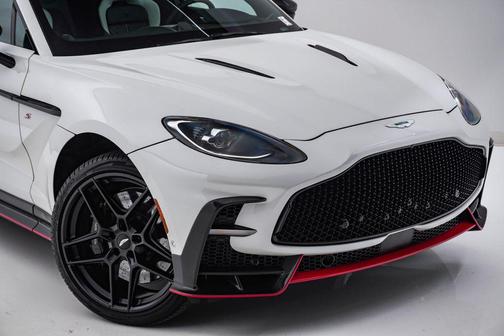 Q Neutron White 2026 Aston Martin DBX S