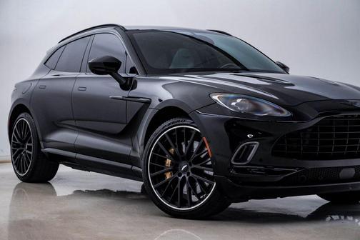 2023 Aston Martin DBX V8