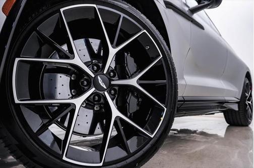 2025 Aston Martin DBX 707