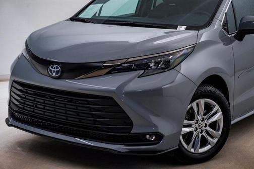 2022 Toyota Sienna Woodland Edition