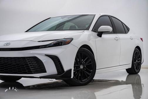 Ice Cap 2025 Toyota Camry SE