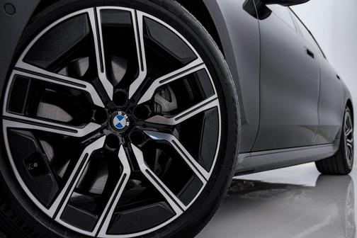 2025 BMW 740 740i xDrive