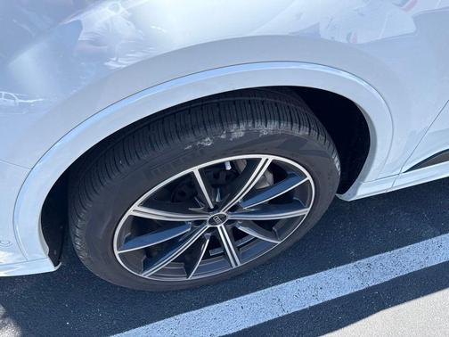 Glacier White Metallic 2023 Audi Q7 55 Premium Plus
