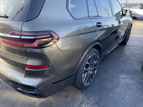 2023 BMW X7 M60i