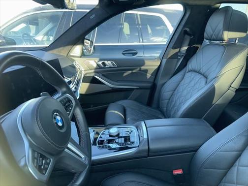 2023 BMW X7 M60i
