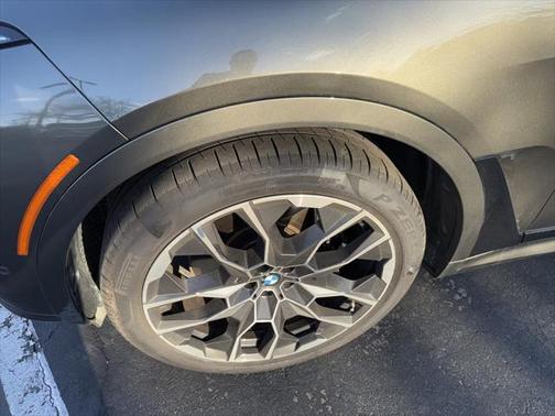 2023 BMW X7 M60i